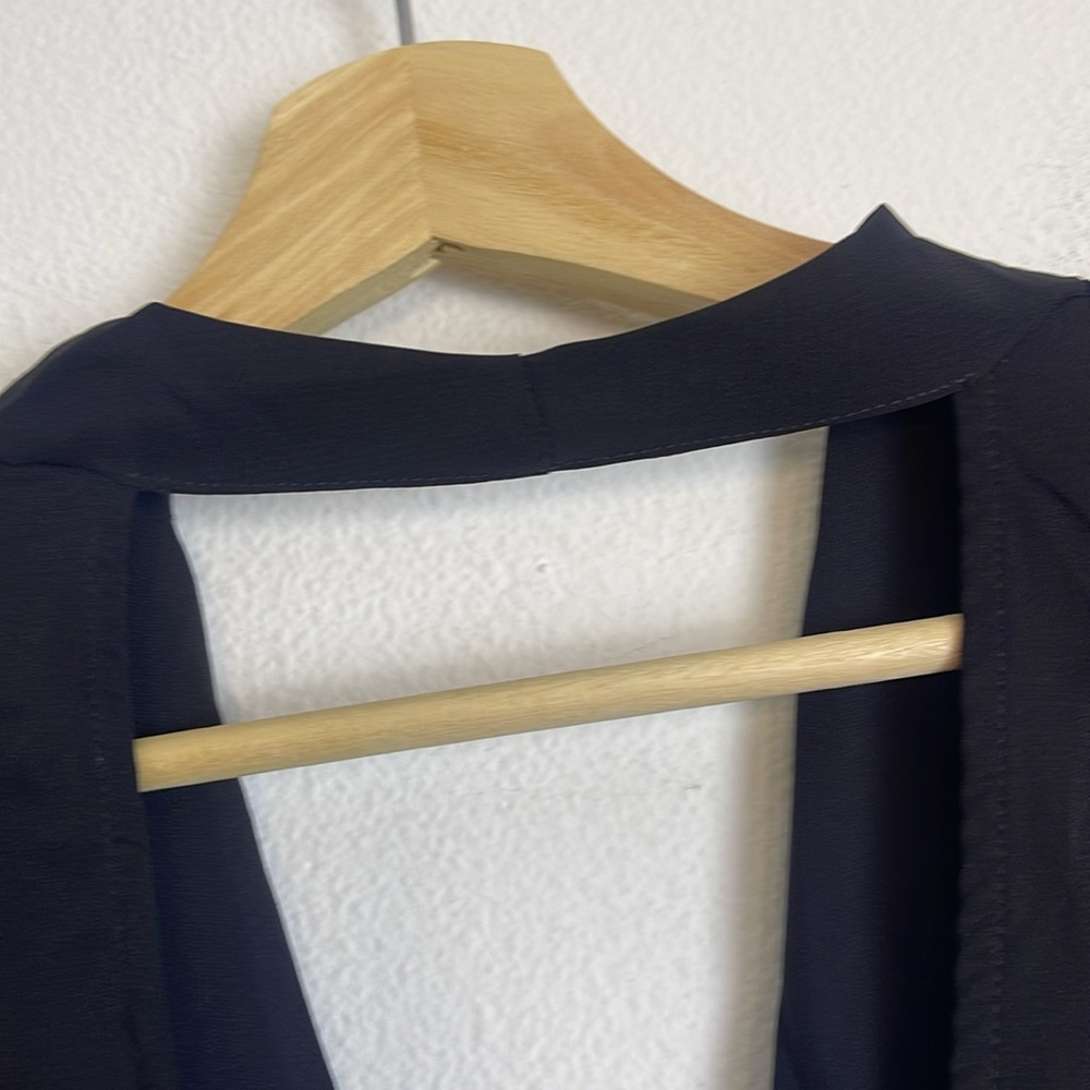 Lulus deep V front and back blouse L - Picture 7 of 7